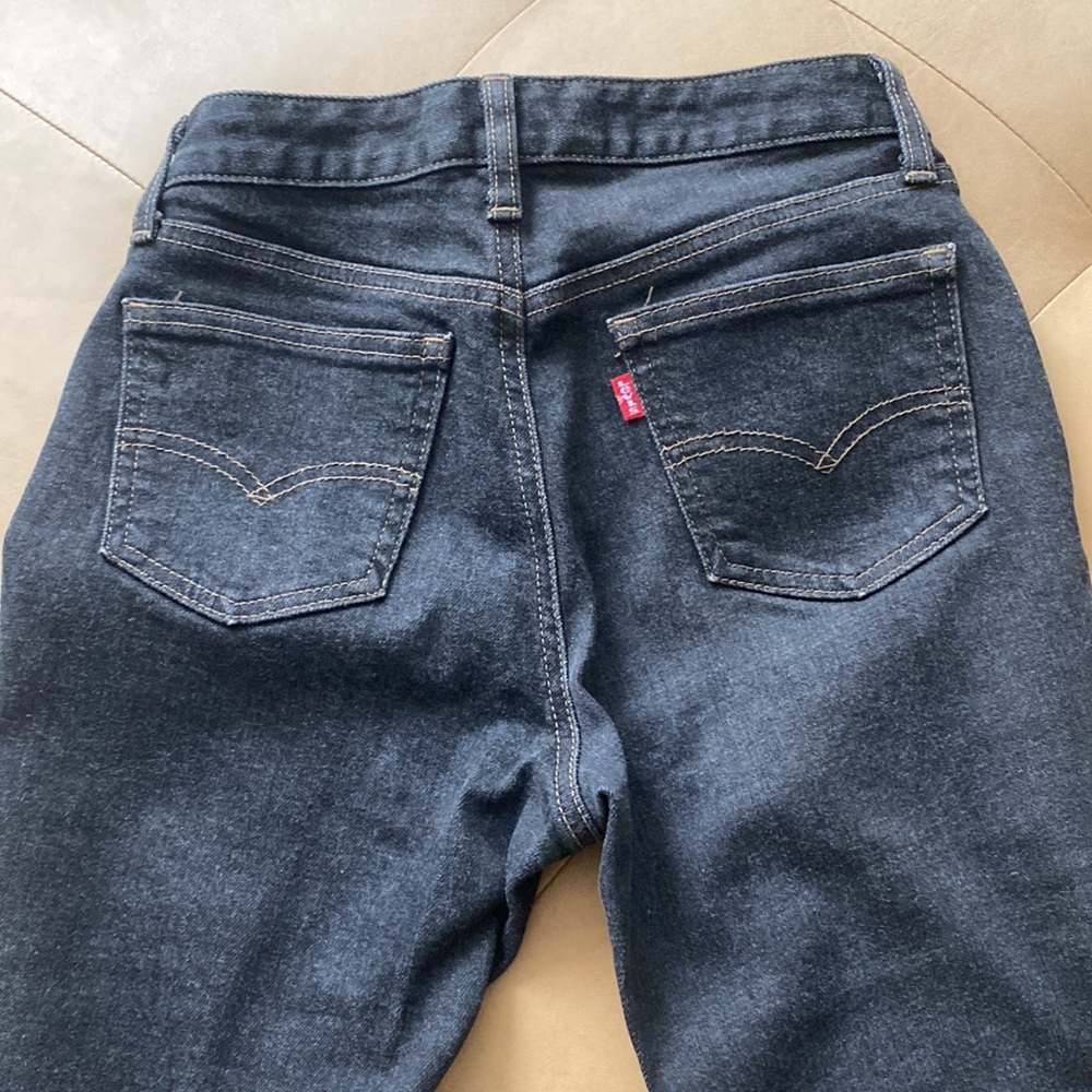 Levi’s Jean - Picture 8 of 9
